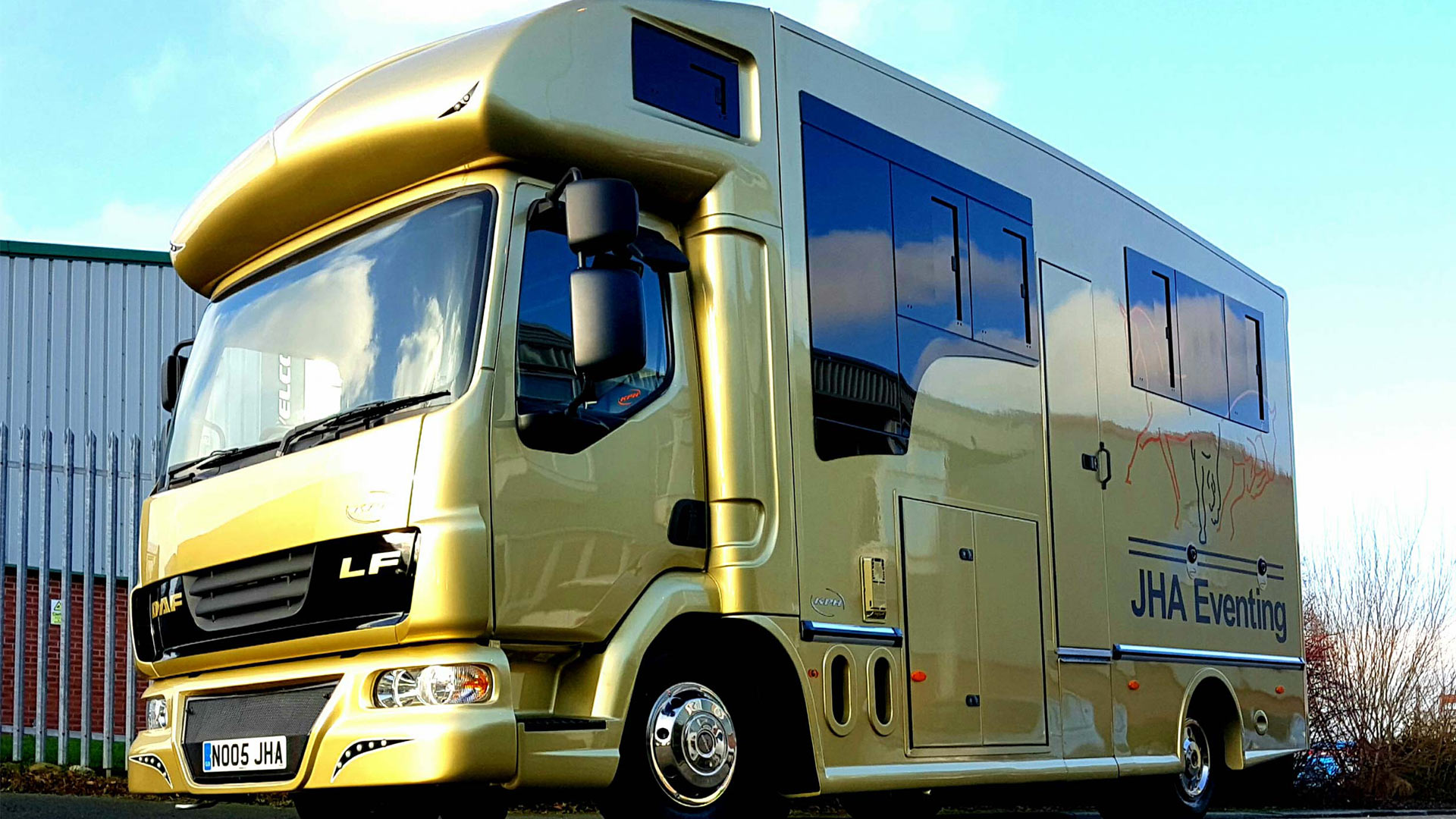 Helios 7.5 tonne horseboxes